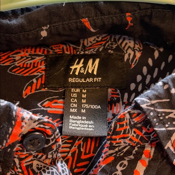 A button up H&M shirt - Picture 4 of 7